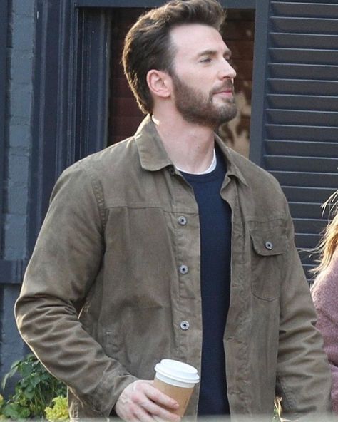 Hot British Actors, Chris Evans Beard, Christopher Evans, Captain My Captain, Steve Rogers Captain America, Robert Evans, Chris Evans Captain America, Retro Jacket, Brown Jacket