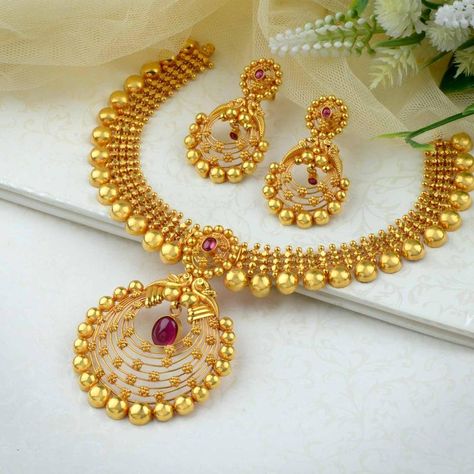 Waman Hari Pethe Sons Latest Gold Jewellery, Necklace Set Gold, Gold Jewelry Outfits, Gold Jewelry Simple Necklace, Gold Necklace Indian Bridal Jewelry, Jewelry Set Design, Gold Bridal Jewellery Sets, Kendra Scott Necklace, Gold Jewelry Stores