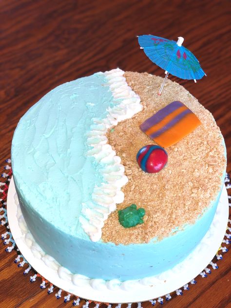 Easy Beach Cake Decorating Ideas, Beach Ice Cream Cake, Easy Beach Theme Cake, Bluey Birthday Cake Beach, Beach Scene Cake, Beach Themed Cake Ideas, Easy Beach Cake, Ocean Cake Ideas Simple, Beach Birthday Cake Kids