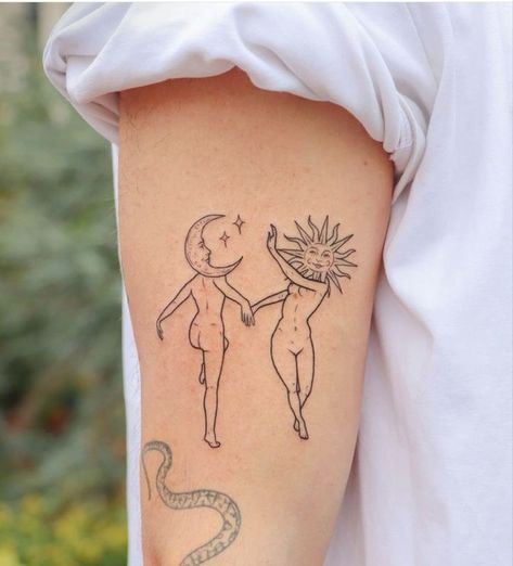 Different Tattoo Ideas, Gemini Tattoos, Venus Tattoo, Men Summer Casual, Bestie Tattoo, Horoscope Tattoos, Sun And Moon Tattoo, Gemini Tattoo, Upper Arm Tattoos