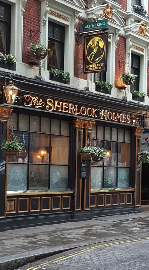 The 5 Most Famous Pubs in London Pubs In London, London Itinerary, Southern House, Home Pub, London Pubs, London Blue, Store Fronts, In London, London