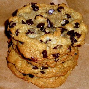 Paradise Bakery, Bakery Chocolate Chip Cookies, School Recipes, Cafe Bakery, Chocolate Chip Cookie Recipe, Crinkle Cookies, Chip Cookie Recipe, S'mores, Semi Sweet Chocolate Chips