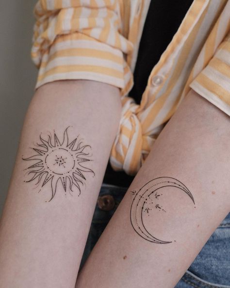 Yin Yang Tattoo Ideas, Yang Tattoo Ideas, Simbolos Tattoo, Tattoo Sonne, Shoulder Tattoo Ideas, Maching Tattoos, Yin Yang Tattoo, Matching Friend Tattoos, Yang Tattoo