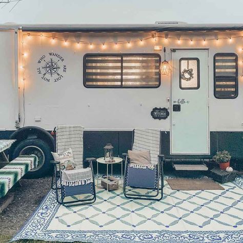 Rv Decorating Ideas, Campsite Decorating, Rv Patio, Travel Trailer Decor, Rv Decorating, Glamper Camper, Rv Exterior, Camper Trailer Remodel, Trailer Decor