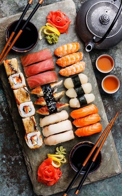 Healthy Japanese Food, Sushi Bake Recipe, Japanese Food Photography, Healthy Sushi, Sushi Bake, Food Sushi, Sushi Platter, Sushi Set, Japanese Sushi