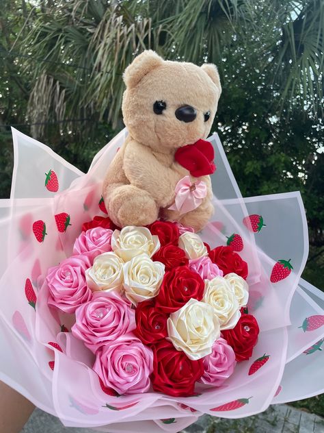 Eternal roses bouquet with bear. Ramo Flowers, Eternal Bouquet, Ramo Ideas, Diy Sketch, Bear Bouquet, Ribbon Rose Bouquets, Bouquet With Roses, Roses Bouquet Gift, Ribbon Flowers Bouquet