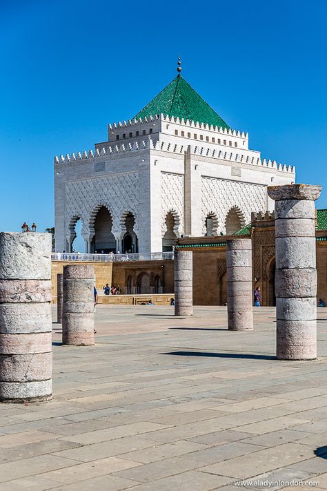 Mausoleum of Mohammed V in Rabat, Morocco. Click through for more pictures on the A Lady in London blog.   #rabat #morocco #africa #africatravel #architecture Morocco Scenery, Islamic Building, Morocco Architecture, Beautiful Masjid, Arab Architecture, Morocco Africa, European Bucket List, Moroccan Party, Rabat Morocco