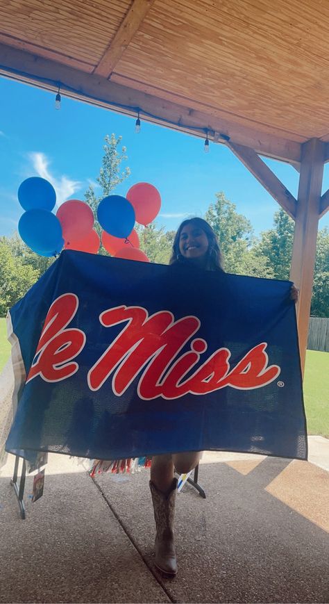 Ole Miss Grad Party, Ole Miss Graduation Party, Ole Miss Sorority, Ole Miss Aesthetic, Ole Miss Girls, Ole Miss Campus, Ole Miss Baseball, Dorm Room Inspo, Ole Miss Football