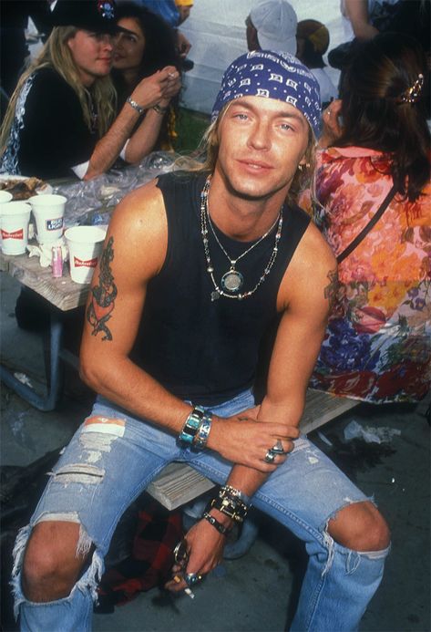 – Bret Michaels — Poison Frontman — PICS – Hollywood Life 80s Outfits For Men, 80s Groupie, Bret Michaels Band, Bret Michaels Poison, Rockstar Costume, Boys Aesthetic Outfits, Rocker Boy, Metal Boy, Bret Michaels