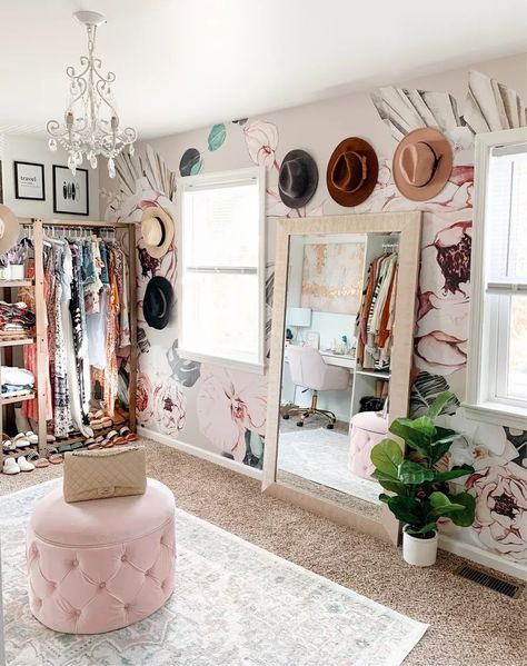 Craft Room And Closet Combo, Feminine Office Space Bohemian, Extra Bedroom Closet Ideas, Office Vanity Room Combo, Boutique Office Ideas, Pink Closet Room, Bedroom Converted To Closet, Office Closet Organization Ideas, Office And Vanity Room Combo