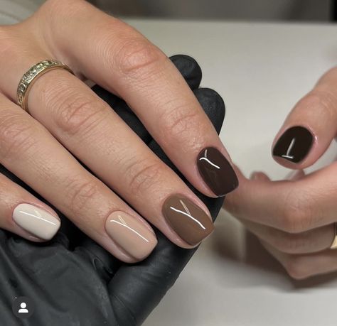 Shellac Autumn Nails, Multi Colored Nails Fall Neutral, Coffee And Cream Nails, Chocolate Fall Nails, Autumn Nail Inspo Short, Mocha Manicure, Short Autumn Nails 2023, Mocha Nails Design, Autumn Color Nails