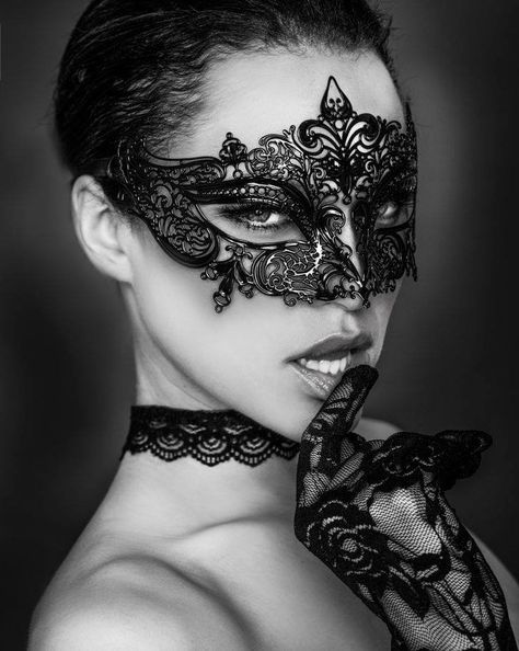 25 Boudoir Photo Ideas – Sensual and Pretty Boudoir Photography Ideas Black Lace Mask, Foto Glamour, Bouidor Photography, Lace Mask, Tattoo Girls, Mask Girl, 다크 판타지, Foto Tips, Masks Masquerade