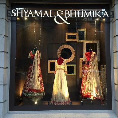 Top 9 Designer Boutiques In Mumbai Boutique Interior Design Indian, Clothes Shop Interior, Boutique Shop Interior, Shop Interiors Boutique, Clothing Boutique Interior, Bridal Boutique Interior, Fashion Window Display, Fashion Showroom, Clothing Store Displays