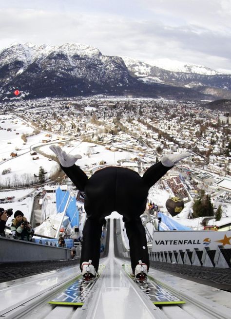 Top Pictures of Four Hills Ski Jumping Tournament Jumping Pictures, Wallpapers Funny, Ski Jump, Top Pictures, Ski Jumper, Nordic Skiing, Iron Mountain, Backcountry Skiing, Ski Jumping