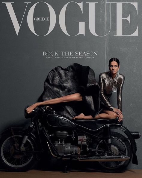 Magazine Cover Ideas, Cover Of Vogue, Vogue Magazine Covers, Magazine Vogue, Fashion Model Poses, Fashion Magazine Cover, Fashion Cover, Vogue Covers, Vogue Magazine