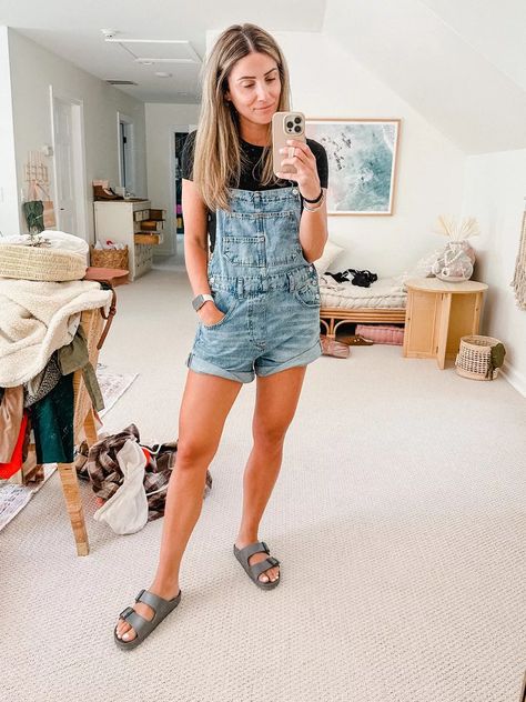 Free People Ziggy Shortalls, Ziggy Shortalls Outfit, Womens Shortalls Outfit, Free People Shortalls, Womens Overalls Outfits Summer, Womens Overalls Outfits, Ziggy Shortalls, Effortless Summer Outfits, Overalls Outfit Summer