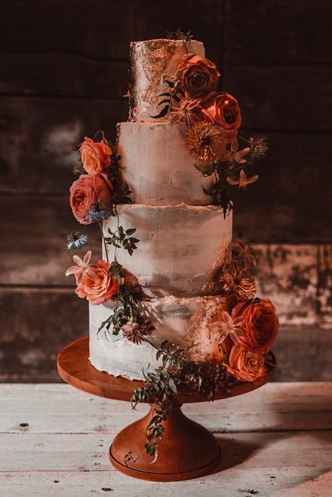 Glasshouse Wedding, Wedding Cake With Gold, Wedding Cake With Flowers, Glass House Wedding, Cake With Gold, Rustic Cake Stands, Boho Wedding Cake, Cake With Flowers, Stile Boho Chic