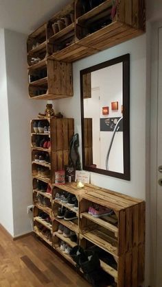 Pin auf Wohn Ideen Vstupná Hala, Western Bedroom Decor, Bedroom Decor Lights, Diy Upcycling, Bedroom Décor, Kraf Diy, Diy Home Furniture, Design Del Prodotto, Diy Pallet Furniture