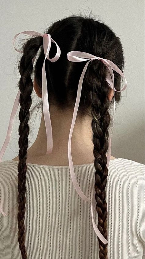 Lace Ribbon Hair, Hair Ribbon Hairstyles, Hair Ribbons Hairstyles, Ribbon Aesthetic, Kadeřnické Trendy, Vlasové Trendy, Bow Hairstyle, Ribbon Hairstyle, Trendy Hairstyle