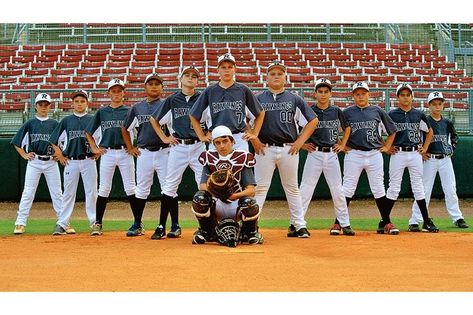 Group Baseball Pictures Boys, Baseball Group Picture Ideas, Sandlot Pictures, Team Baseball Picture Ideas, Baseball Team Photos, Baseball Picture Ideas, Baseball Team Pictures Poses, Baseball Portraits, Baseball Team Pictures