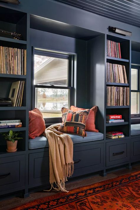 Modern Window Seat, Diy Window Seat, Window Seat Design, Built In Bunks, Wall Bookshelves, Built In Bookcase, Book Nook, Building A New Home, Built In Shelves