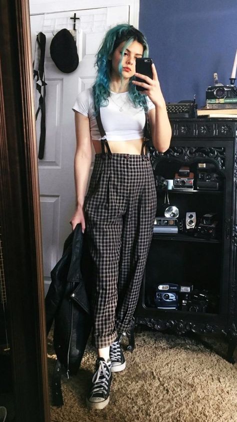 White crop top with plaid trousers with suspenders & Vans shoes by athousandchapters Stil Masculin, Vestiti Edgy, Look Grunge, Mode Hipster, Mode Grunge, Mode Hippie, Fashion 90s, Tumblr Outfits, Indie Outfits