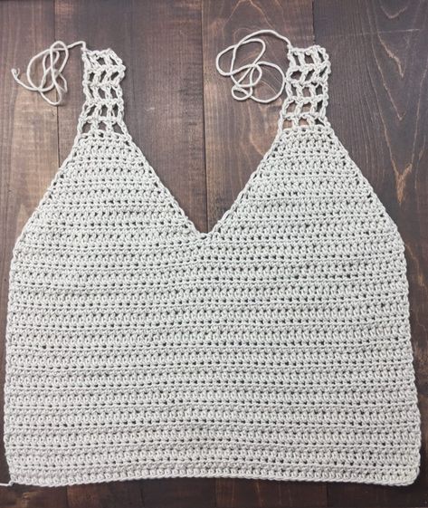 Crochet summer vibes tank top - KnitcroAddict Plus Size Crochet Top Pattern, Free Crochet Tank Top, Crochet Tank Top Outfit, Crochet Top Step By Step, Crochet Tank Top Pattern, Crochet Tank Top Free, Débardeurs Au Crochet, Crochet Tank Tops, Tank Top Pattern