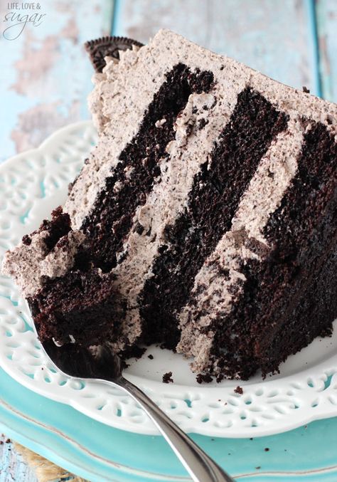 Chocolate Oreo Cake by Life Love and Sugar Oreo Icing, Oreo Cake Recipe, Minuman Starbucks, Chocolate Oreo Cake, Chocolate Cake Recipe Moist, Cookies And Cream Cake, Chocolate Oreo, Oreo Recipes, Chocolate Oreos