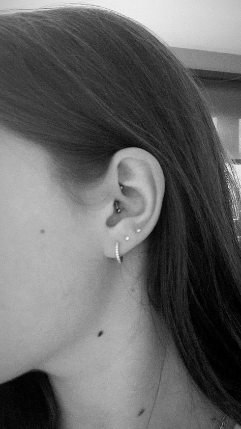 daith piercing, triple lobe piercings, piercing, piercings, earrings, ear piercings, earrings inspo. Triple Lobe, Triple Lobe Piercing, Lobe Piercings, Lobe Piercing, Daith Piercing, Piercings, Stud Earrings, Beauty