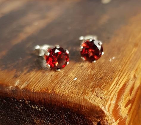 🤍GARNET EARRING These garnet stud earrings feature the stunning wine red faceted garnets. The beautiful, genuine garnets are prong set in sterling silver stud earrings. The garnets are stunning clear garnet red. Their rich deep colour combine with the silver to create very regal earrings. The garnets are genuine gemstones and faceted cut with a 6mm round diameter. The earrings settings and posts are sterling silver. The earrings are supplied with sterling silver butterfly backs as shown in the January Gifts, Garnet Earrings Silver, Red Stone Earrings, Red Earrings Stud, Red Studs, Geode Earrings, Birthstone Earrings, Colour Inspiration, Blue Topaz Earrings