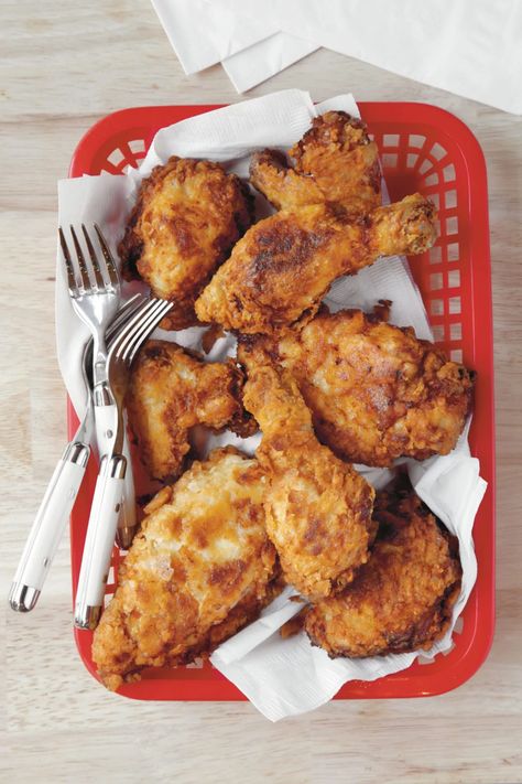 Mama's Fried Chicken Southern Living Recipes, Classic Southern Recipes, Buttermilk Chicken, Southern Dishes, Southern Fried Chicken, Best Comfort Food, Fried Chicken Recipes, Chicken And Dumplings, Chicken Casserole