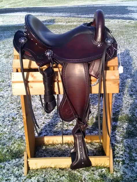 Renegade Endurance Saddle | Custom, Handmade Saddles Dark Brown Horse, Endurance Saddles, Horn Bag, Custom Saddle, Saddle Fitting, Saddle Cover, Brown Horse, Western Saddle, Horse Saddles