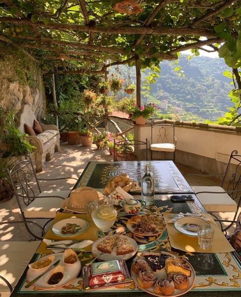 Italy Vibes, Italy Aesthetic, Italian Summer, Cozy Place, Northern Italy, Pretty Places, Dream Home Design, Travel Aesthetic, Amalfi