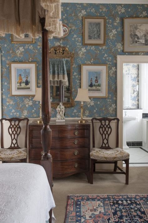 An 18th Century East Sussex Estate For Sale - The Glam Pad Old Fashioned Bedroom, English Country Bedroom, English Bedroom, Bedroom Traditional, Antique Bedroom, English Country Decor, French Country Bedrooms, English Decor, Country Cottage Decor