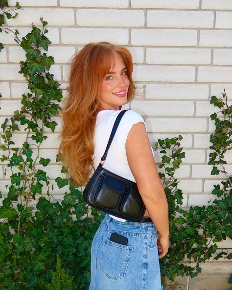 It’s almost summer babes time to go copper | Instagram Cool Summer Red Hair, Julia Hatch Haircut, Red Hair Outfit Ideas Street Styles, Julia Hatch Outfits, Julia Hatch Hair, Outfits For Redheads, Julia Hatch, Vacation Street Style, Dominican Republic Aesthetic