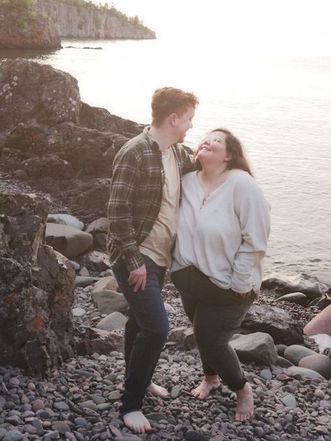 Bigger Couples Photoshoot, Plus Size Couples Goals, Plus Size Couple Photoshoot, Engagement Photos Plus Size, Plus Size Engagement Photos, Plus Size Girlfriend, Hiking Couples, Engagement Portraits Poses, Girlfriends Photoshoot