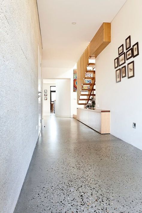 Mid Century Modern Flooring, Terrazo Flooring, Terazzo Floor, Casa Loft, Terrazzo Floors, Escalier Design, Modern Flooring, Terrazzo Tile, Terrazzo Tiles