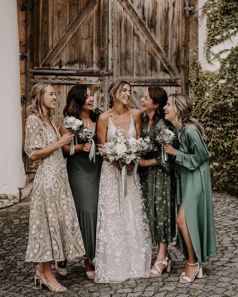 𝗡𝗜𝗡𝗔 on Instagram: "•BRIDESMAIDS• @brigittefoysi @hofgutmaisenburg @thanhthanh_n #glanzatelier #bridesmaids #weddingguest #weddinggirls #weddingsquad #weddingday #weddingflowers #weddingbouquet #weddingbouquet #brautjungfern #brautjungfer #brautstrauß #teambride *werbung/verlinkung" Mismatched Green Bridesmaid Dresses, Bridesmaid Color Palette, Bridesmaid Color, Flower Tips, Olive Green Weddings, Winter Bridesmaids, Winter Bridesmaid Dresses, Diy Wedding Ideas, Floral Bridesmaid Dresses