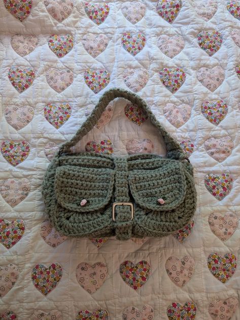 Crochet Bag Y2k, Crochet Clothes Y2k, Knit Bag Outfit, Y2k Crochet Ideas, Freehand Crochet, Y2k Crochet, Crochet Store, Y2k Shoulder Bag, Crochet Shoulder Bags