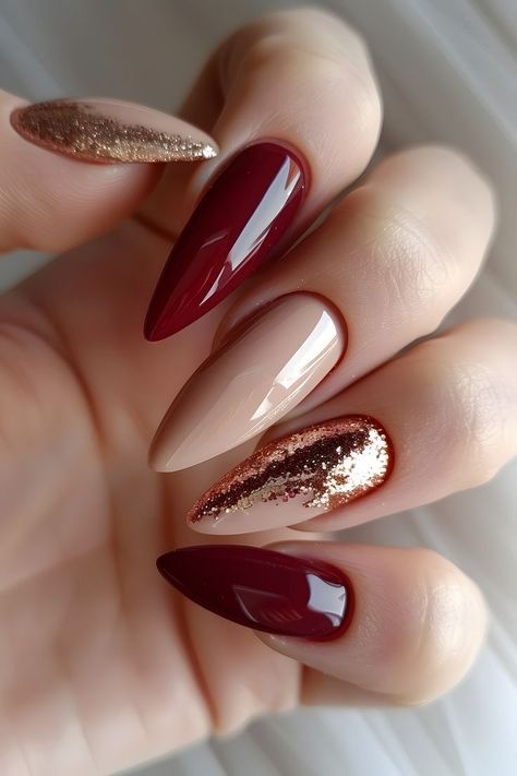 Sophisticated Manicure, Festive Nail Designs, Gold Glitter Nails, Green Nail Designs, Nude Nail Designs, Short Nails Art, Basic Nails, Festival Nails, Fall Nail Art