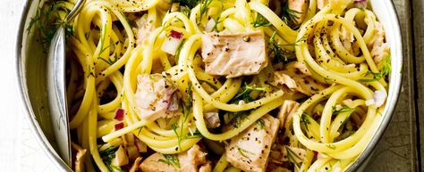 An seriously simple, homely pasta dish that everyone will love. Tuna is tossed together with red onion, lemon and dill and served on top of fresh linguine. Tuna Pouch Recipes, Best Carbonara, Healthy Tuna Recipes, Prawn Linguine, Tuna Steak Recipes, Pasta Ideas, Canned Salmon Recipes, Fish Pasta, Healthy Pasta Dishes