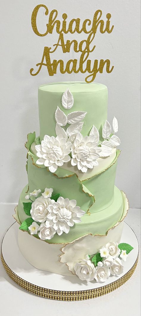 Mint Green Cake, Mint Green Wedding Cake, 15 Cakes, Mint Green Cakes, Birthday 21, 21st Bday Ideas, Surprise Dance, Wedding Mint Green, 18th Bday