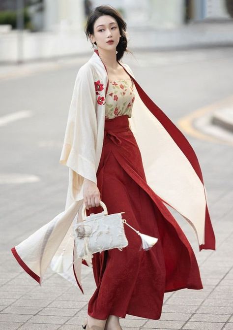 I love how it looks cute in my body the fabric is very beautiful and the details are perfect I love Modern Hanfu Skirt, Modern Hanfu Dress, Hanfu Skirt, Transitional Fashion, Tank Top Skirt, Modern Hanfu, Designer Brands Fashion, Chinese Style Dress, Skirt Coverup