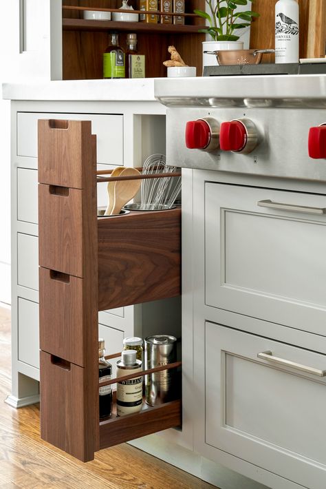 Kitchen Cabinet Compartment, Slim Kitchen Cabinet, Narrow Cabinet Kitchen, Kitchen Pullout, Kitchen Storage Ideas, Utensil Drawer, Grandma's Kitchen, Narrow Kitchen, Hidden Kitchen