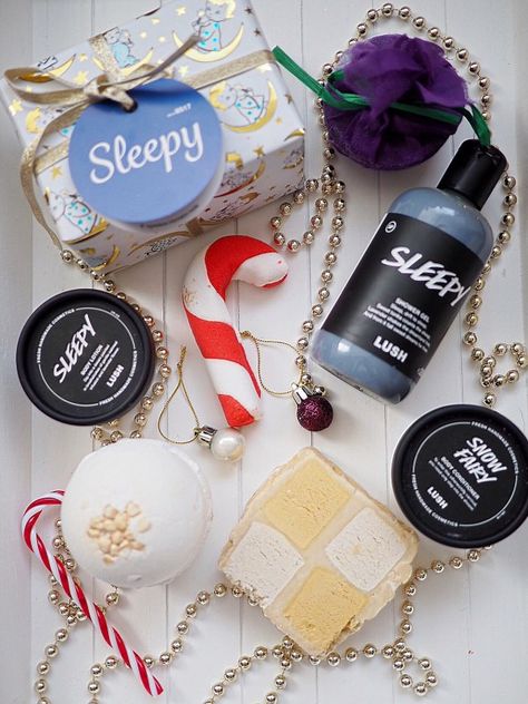 Skincare Pouch, Christmas Skincare, Bath Goals, Holiday Skincare, Lush Christmas, Skincare Shop, Lush Bath, Skin Care Makeup, Lush Cosmetics