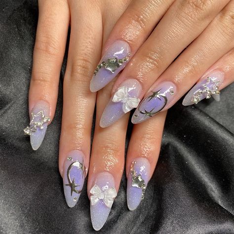 🌙✨ These lilac ombre nails with bows and stars are perfect for adding a touch of magic to your look. 💅💫 #falsenails #nailart #ombrenails #starnails #bownails #lilacnails #nailsofinstagram #nailinspiration #nailgoals #nailartdesign #LuxeHermit #NailStyleGoals #NailGoals #NailInspo #PressOnNails #NailDesign #NailArtAddict #NailTrends #NailObsessed #GlamNails #AcrylicNails #NailsofInstagram #NailFashion Ongles Goth, Stars Designs, Nails Classic, Unghie Sfumate, Korean Nail Art, Nails 3d, Nails Nude, Nails Press, Korean Nails