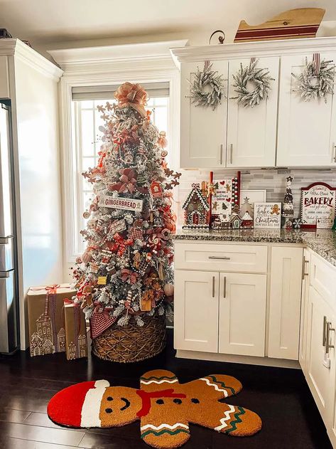 Christmas Extravaganza, Gingerbread Cottage, Gingerbread Christmas Decor, Gingerbread Decorations, Christmas Decor Inspiration, Christmas Kitchen Decor, Christmas Tree Inspiration, 2024 Christmas, Christmas Wonderland