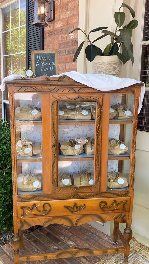 Emily Harryman • Plain Jane Bakes | ✨Gearing up for tomorrow’s pickup…always eager to style the hutch & fill it with freshly baked sourdough for all my lovely customers!✨… | Instagram Bakery Market Display, Porch Pick Up Bakery, Sourdough Business, Farmers Market Ideas, Community Pantry, Bread Stand, Cottage Baking, Bakery Cart, Lavender Crown