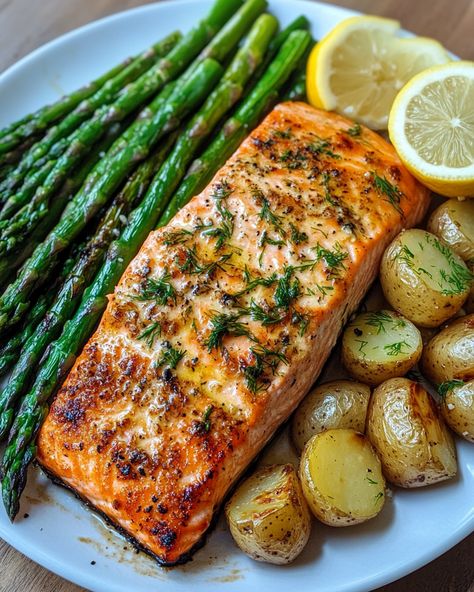 Grilled Salmon with Roasted Potatoes and Cheesy Asparagus: A Perfectly Balanced Meal Salmon With Roasted Potatoes, Roasted Salmon And Veggies, Salmon Crispy, Cheesy Asparagus, Herb Salmon, Grilled Asparagus Recipes, Asparagus Bacon, Salmon Potato, Salmon And Asparagus