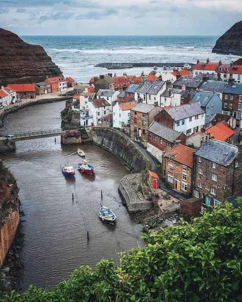 Seaside Village, Wonderful Picture, Seaside Towns, Fishing Villages, English Countryside, Yorkshire England, North Yorkshire, Places Around The World, Travel Aesthetic